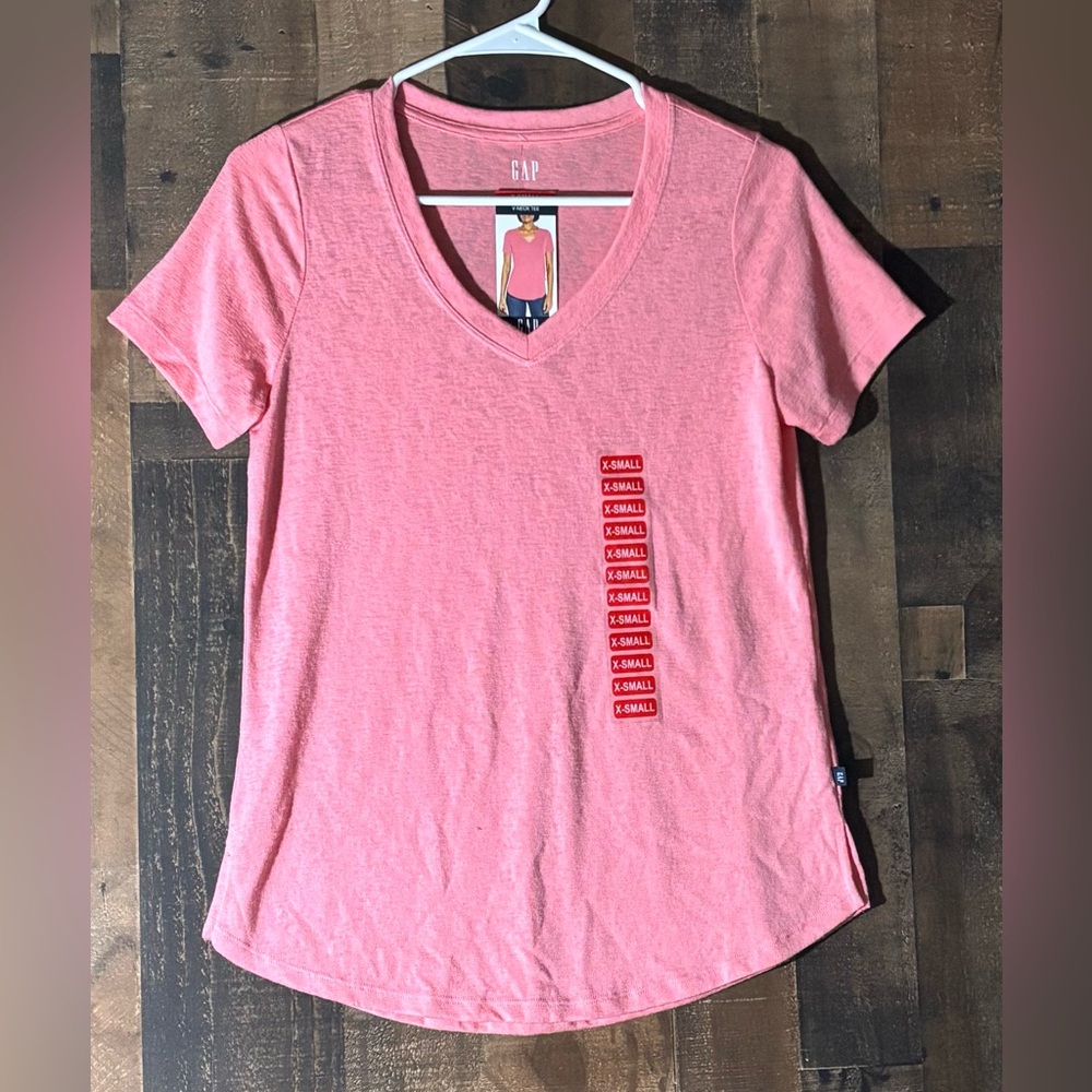 Women’s Sz XS GAP Coral Pink V-Neck Short Sleeve Tee NWT